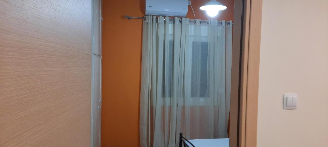 Livia'S Room To Ampelokipi Metro Airport Line Atenas Exterior foto