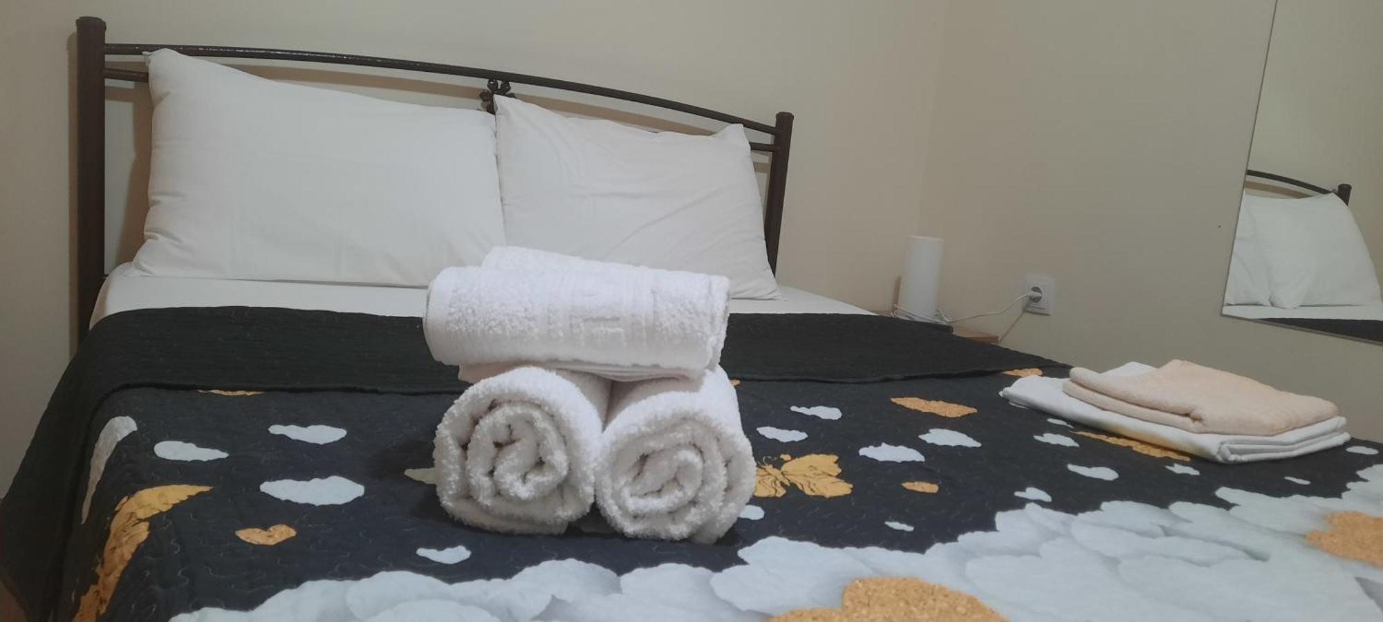Livia'S Room To Ampelokipi Metro Airport Line Atenas Exterior foto